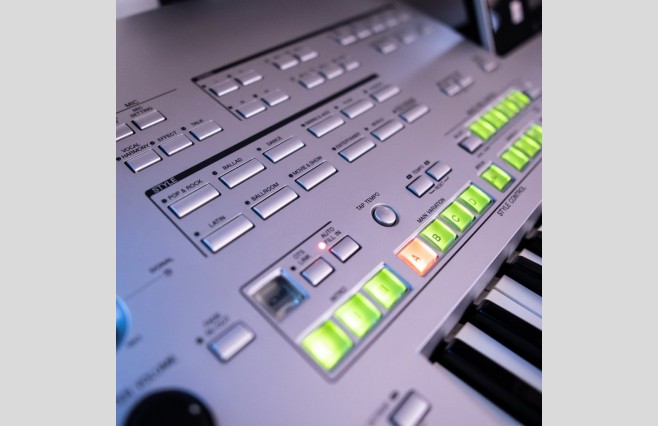 Used Yamaha Tyros 3 Keyboard With MS03 Speakers (SN:BAON01117) - Image 9